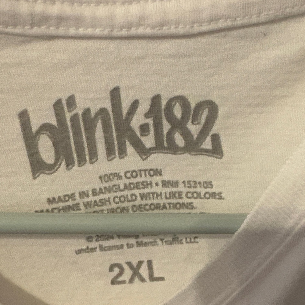 Blink-182 Graphic T-Shirt - Picture 2 of 2